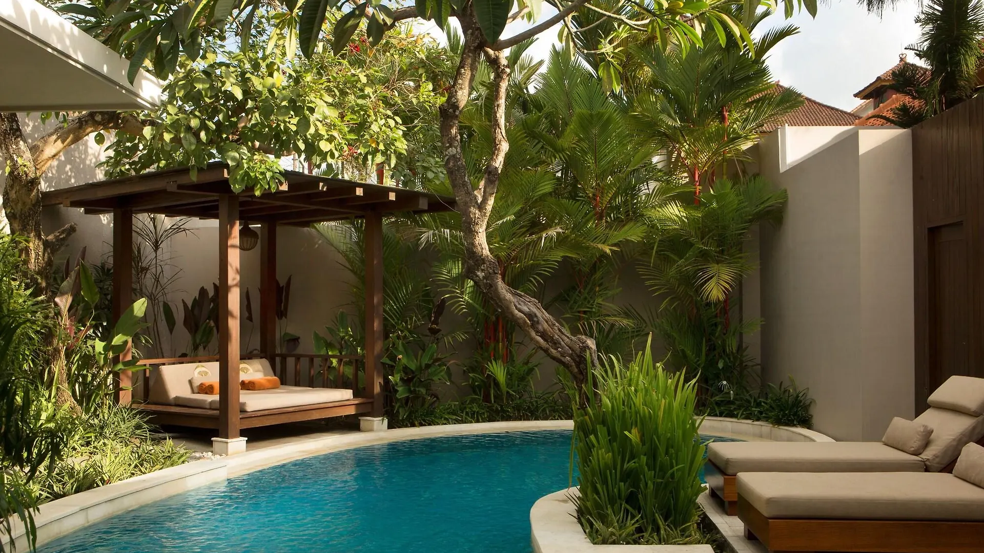 Alaya Dedaun Kuta Villa Legian