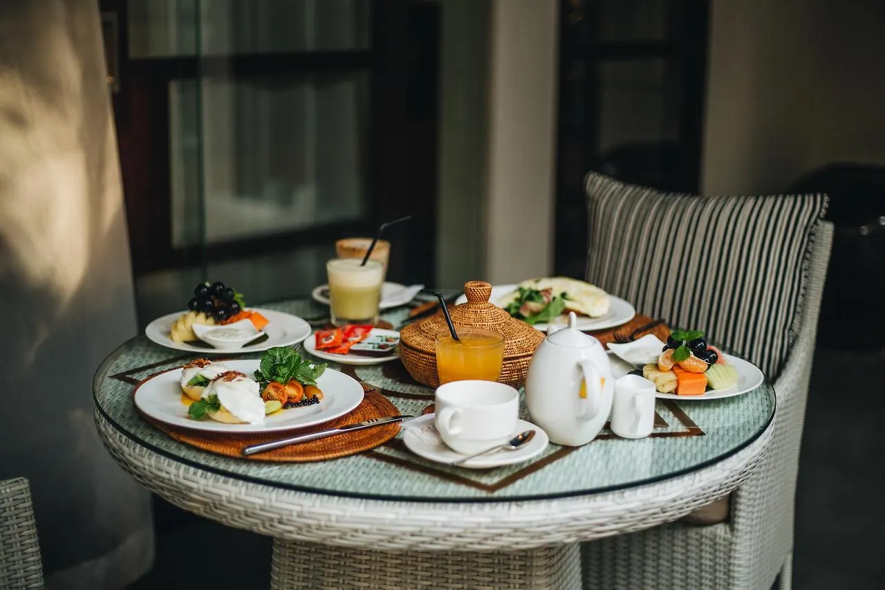 Alaya Dedaun Kuta Villa Legian