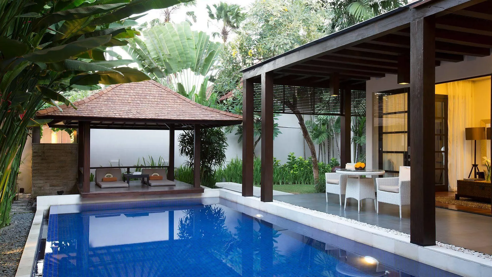 Alaya Dedaun Kuta Villa Legian