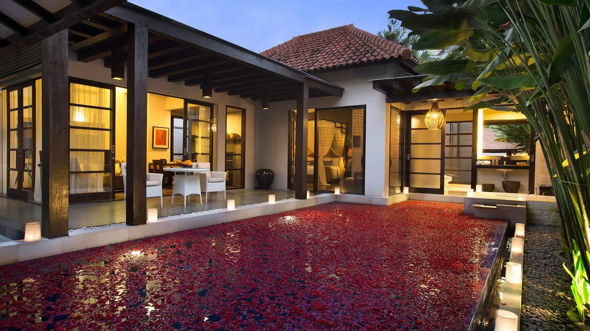 Alaya Dedaun Kuta Villa Legian